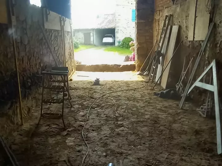 Rénovation annexe : préparation sol et murs